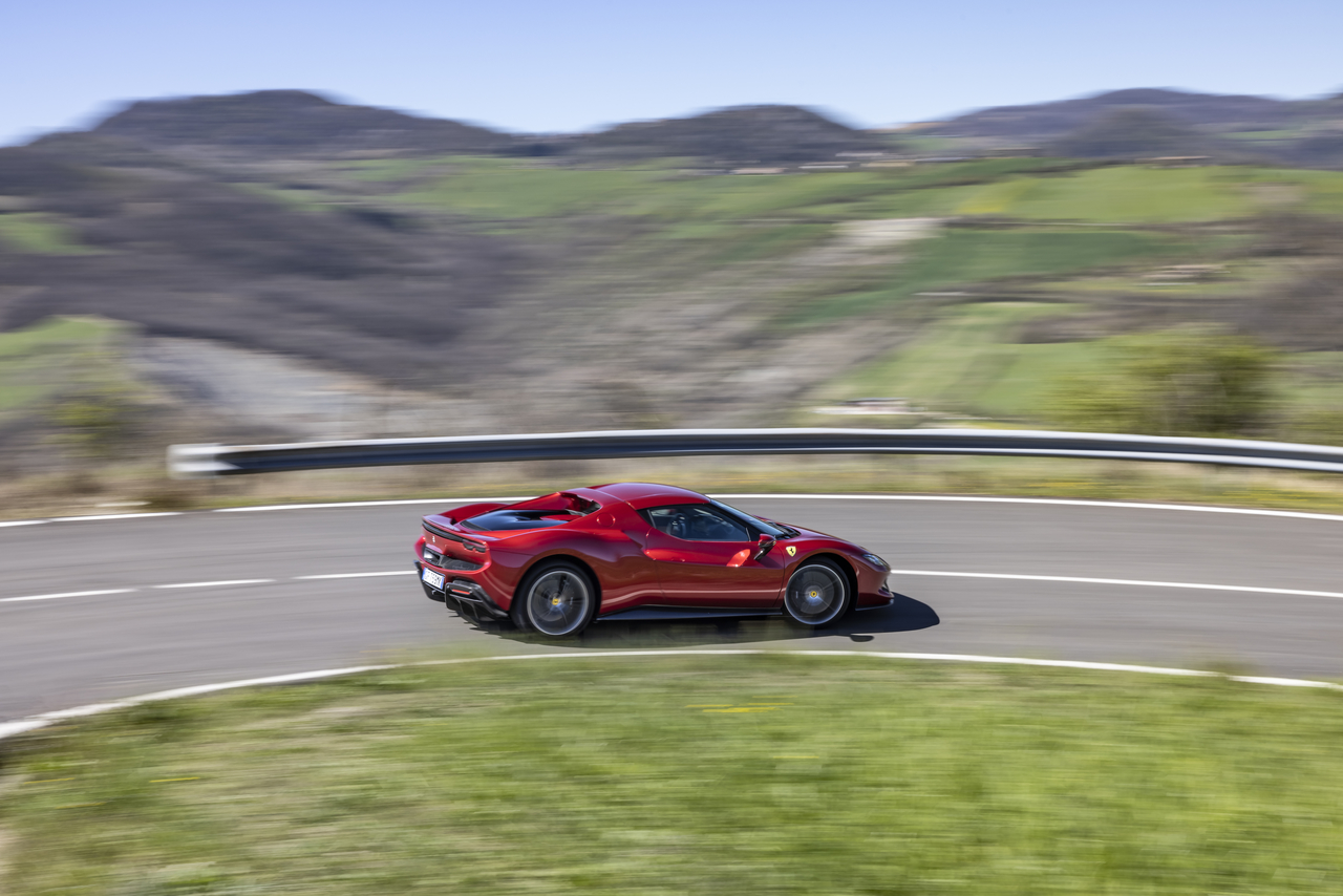 Ferrari 296 GTB – pierwsze Ferrari z silnikiem V6 | OTOMOTO News